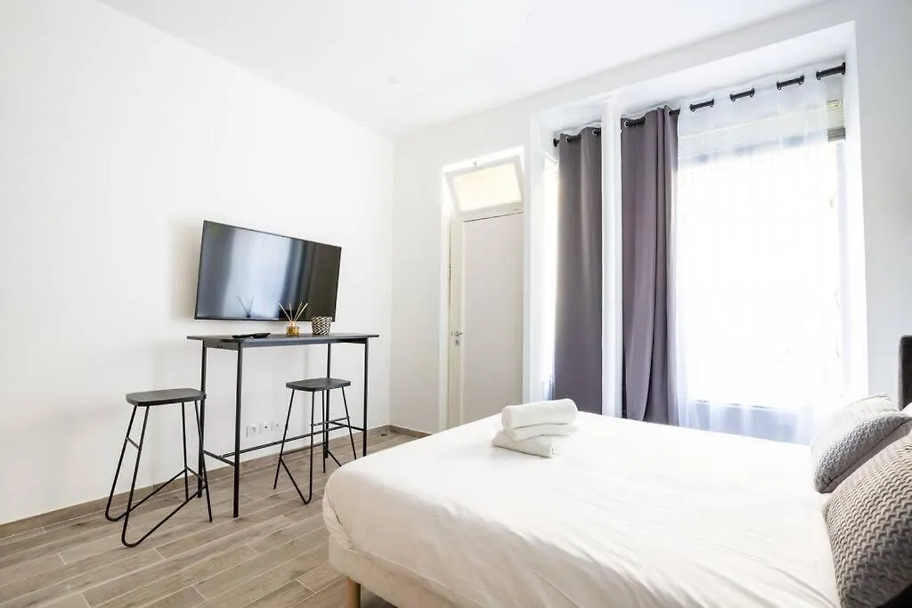Ballu Place De Clichy Cosy Studio باريس شقة